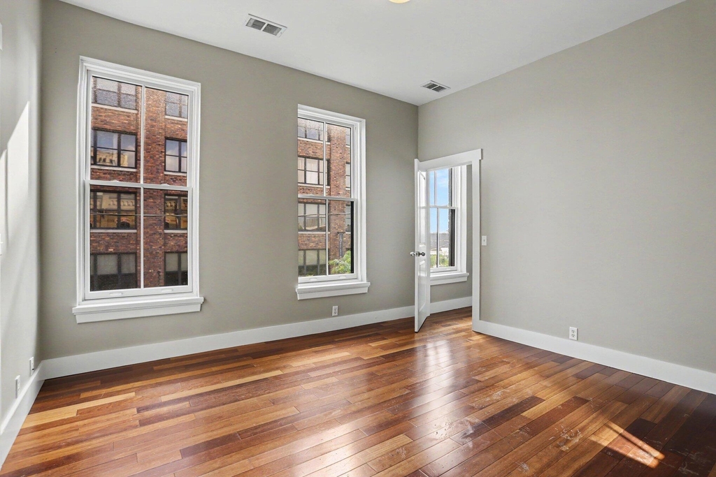280 E Michigan Avenue - Photo 11