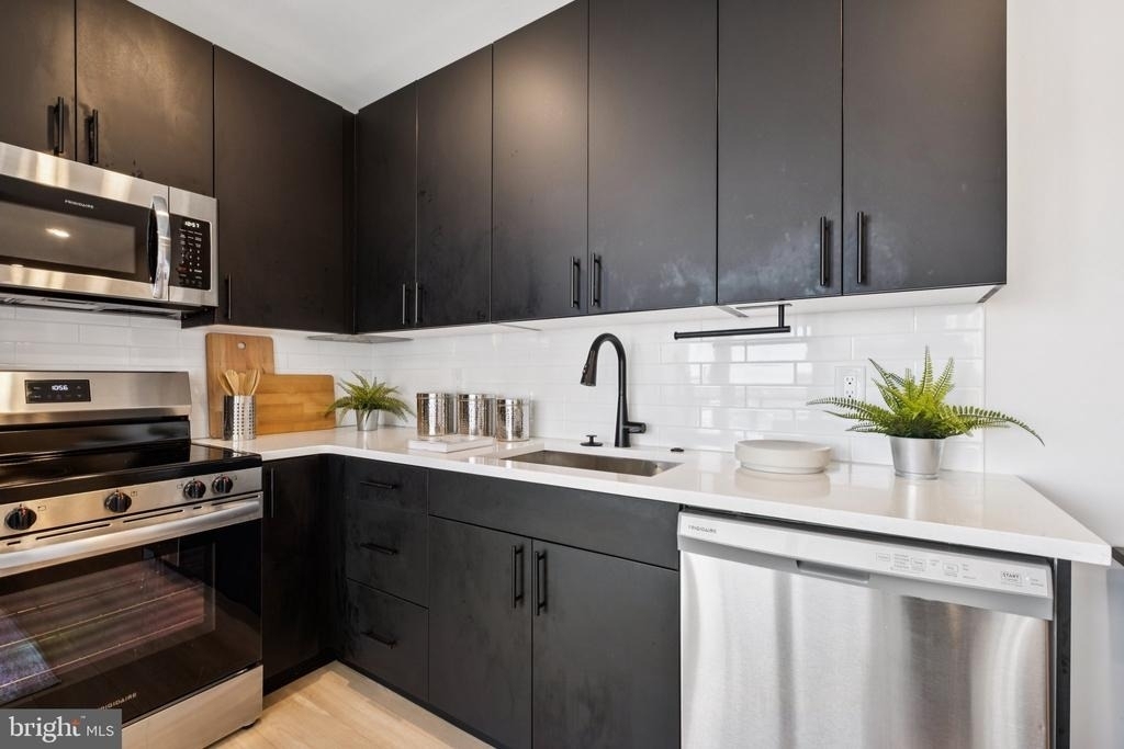 6910 Ridge Avenue - Photo 10