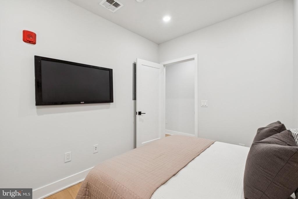 6910 Ridge Avenue - Photo 32