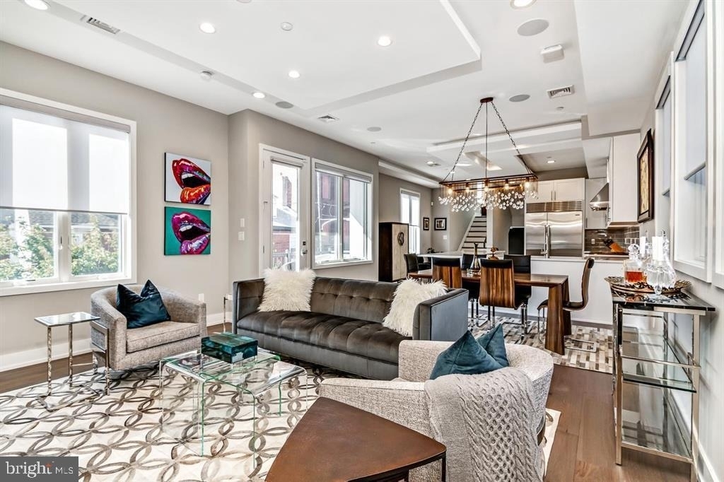 305 Green Street - Photo 3