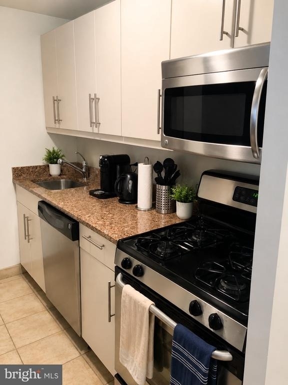 219 S 18th Street - Photo 4