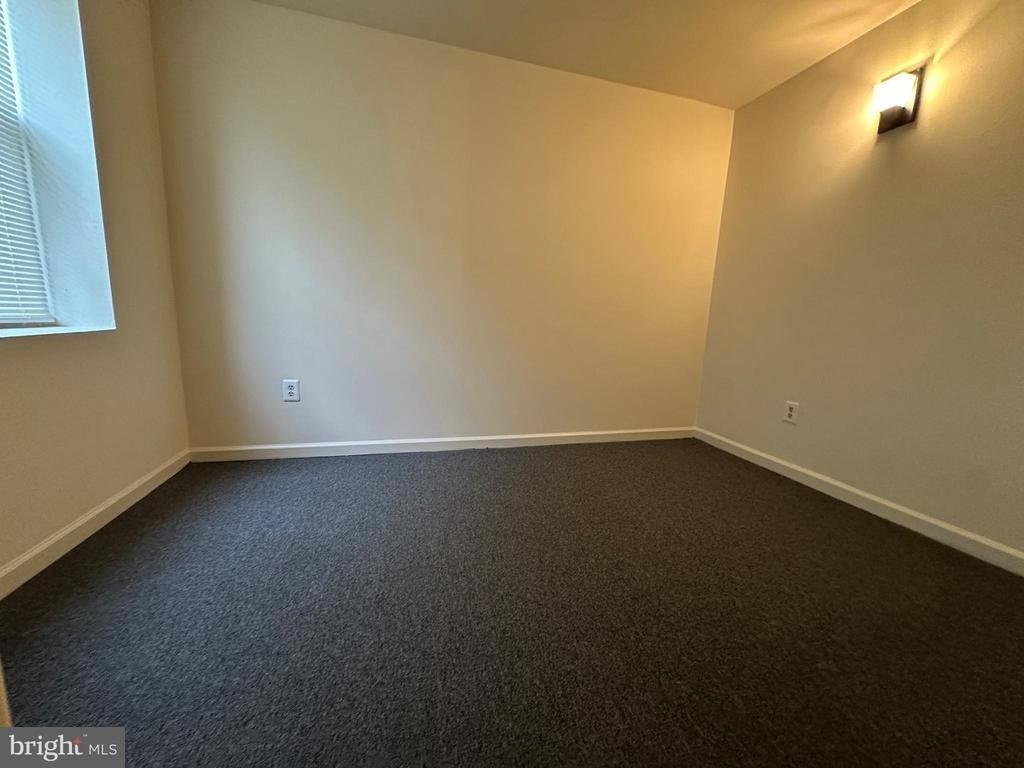 2621 E Thompson Street - Photo 3