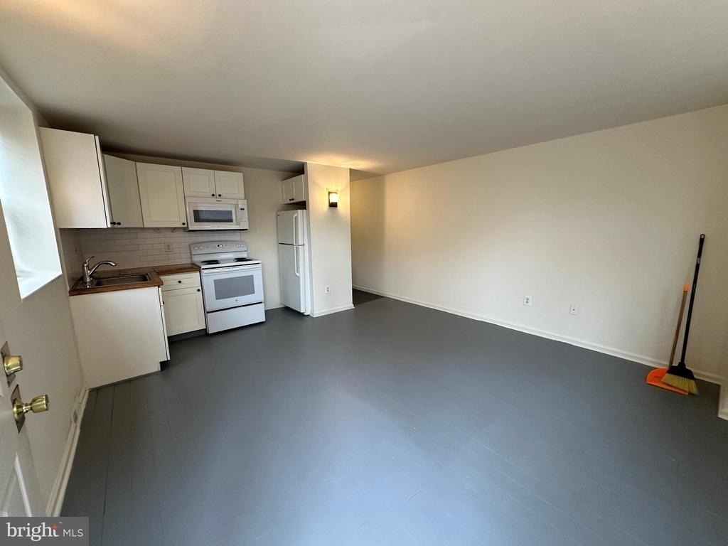 2621 E Thompson Street - Photo 8