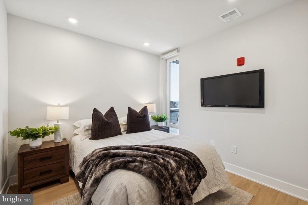 6910 Ridge Avenue - Photo 6