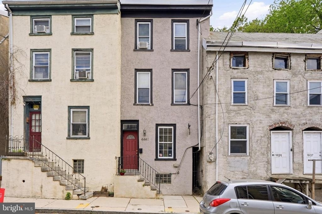 4441 Silverwood Street - Photo 0
