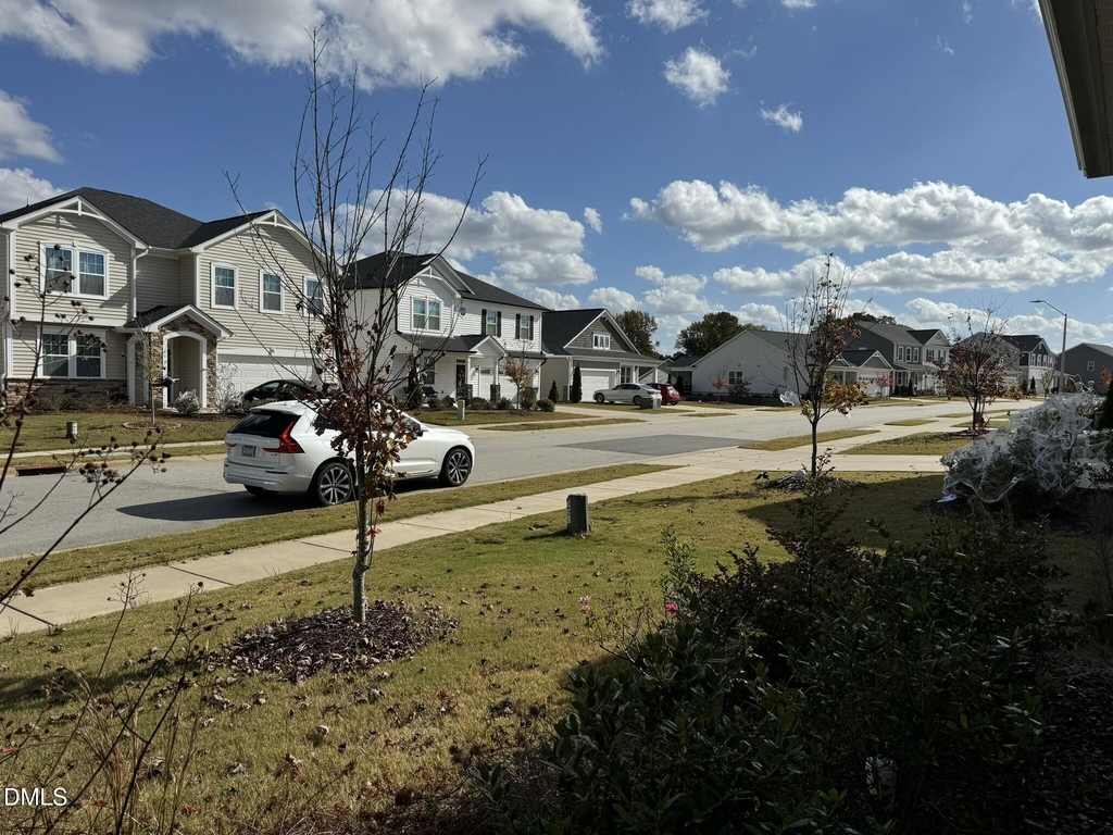 913 Briar Gate Drive - Photo 2