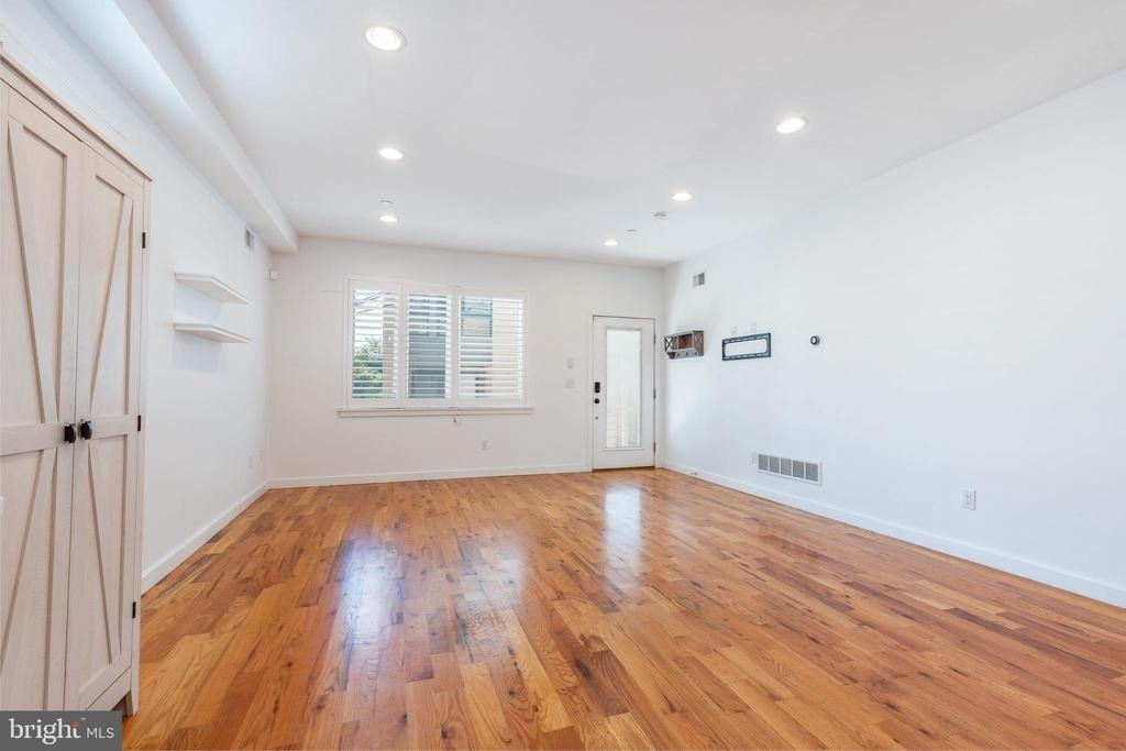 1719 Erdman Street - Photo 2