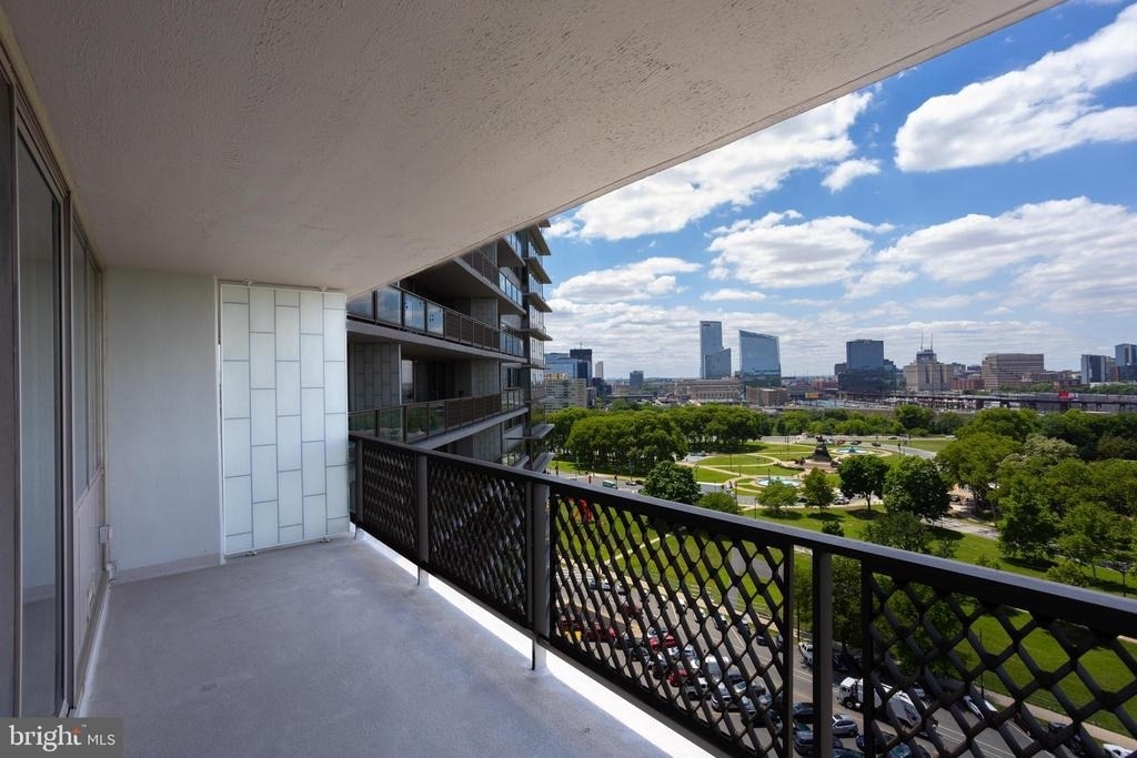 2401 Pennsylvania Avenue - Photo 19