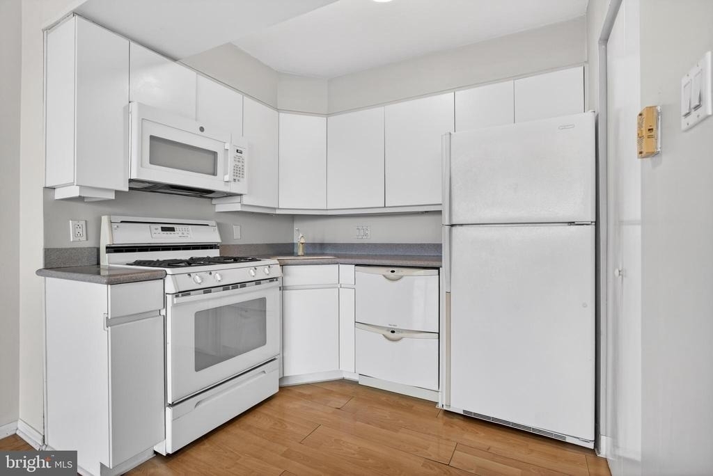 2401 Pennsylvania Avenue - Photo 13