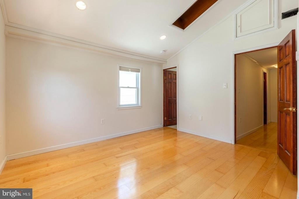 1439 E Oxford Street - Photo 12