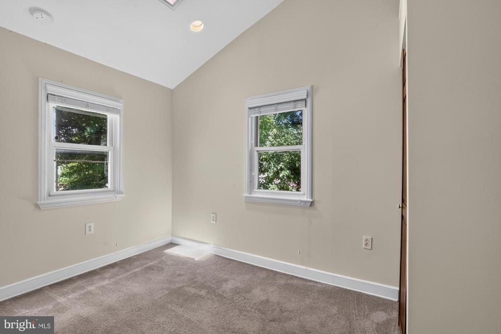 1439 E Oxford Street - Photo 24
