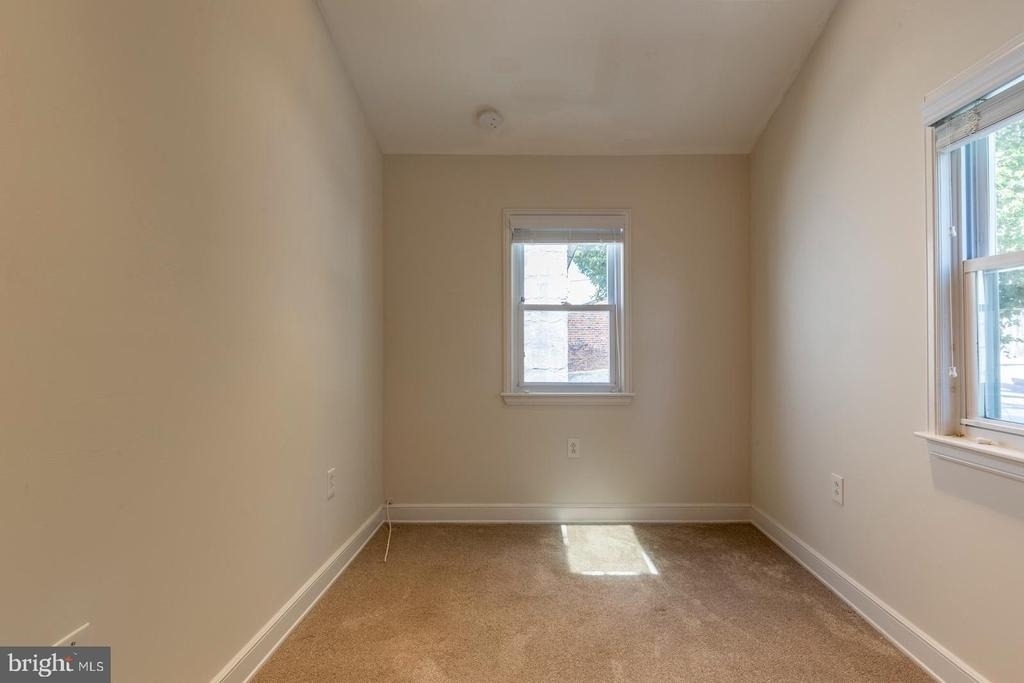 1439 E Oxford Street - Photo 22