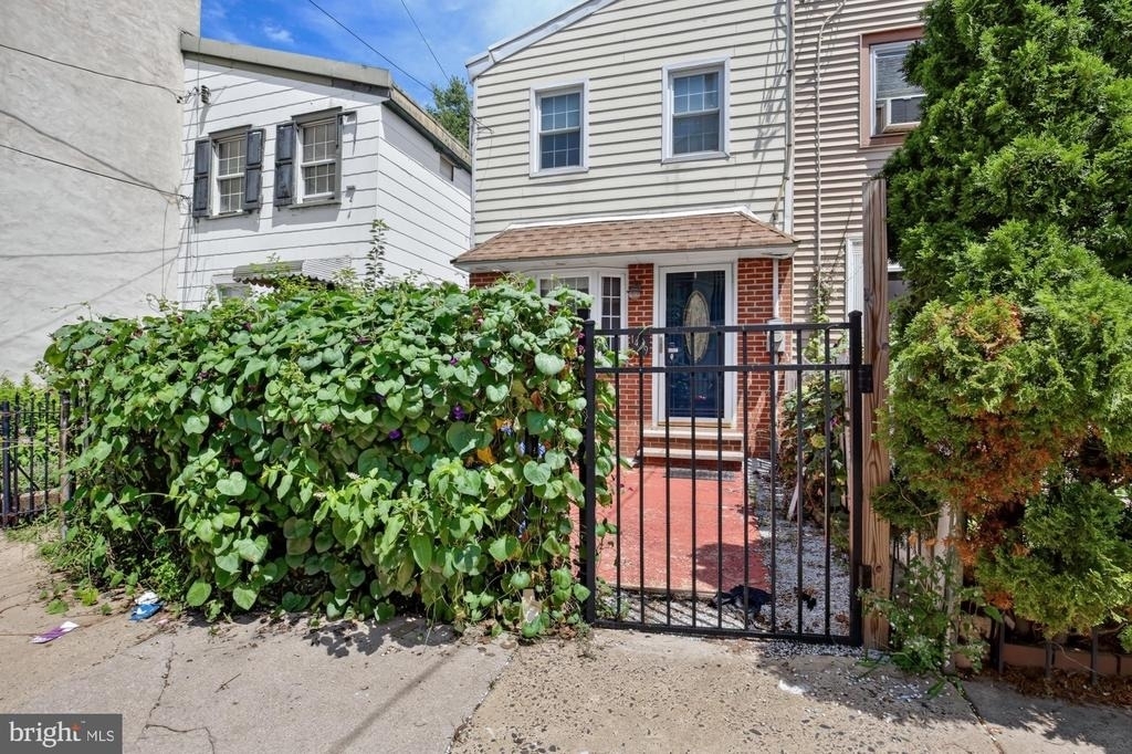 1439 E Oxford Street - Photo 0