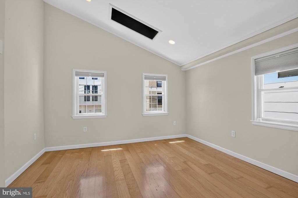 1439 E Oxford Street - Photo 13