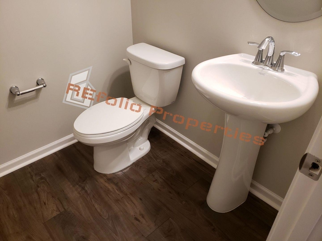 695 Grand Central Station - Photo 11