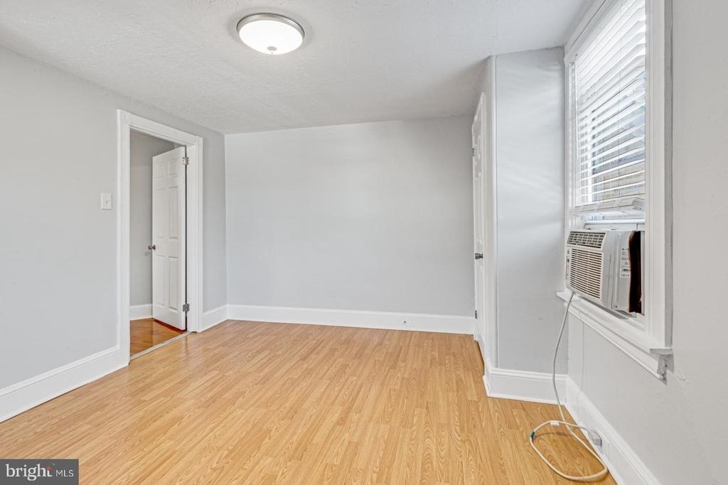 158 Montgomery Avenue - Photo 12