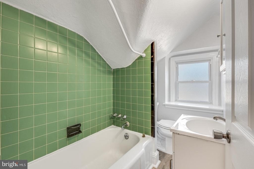 158 Montgomery Avenue - Photo 4