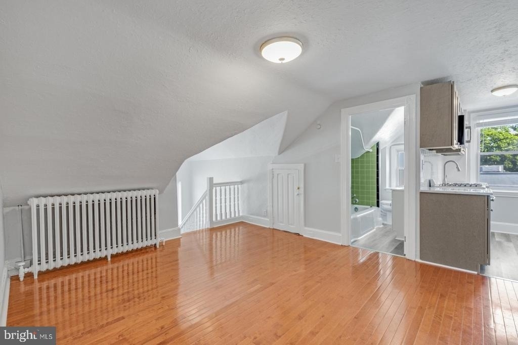 158 Montgomery Avenue - Photo 2