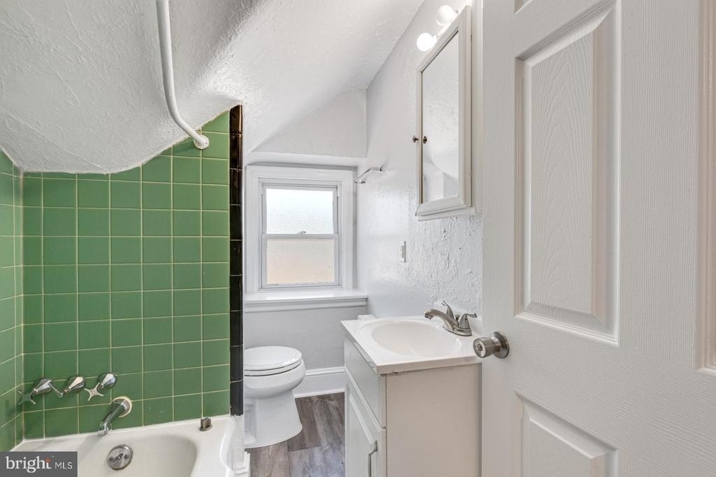 158 Montgomery Avenue - Photo 5