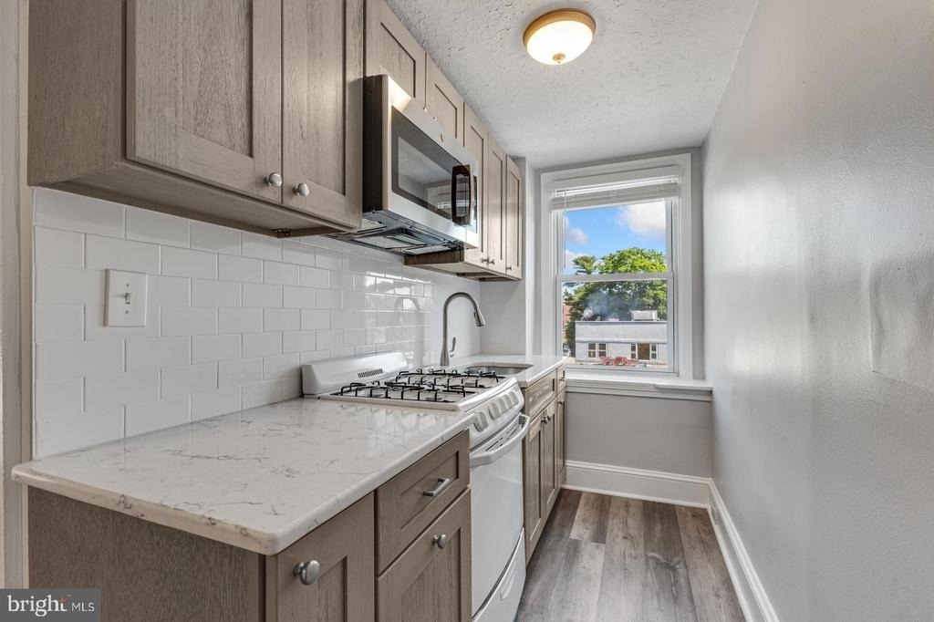 158 Montgomery Avenue - Photo 8