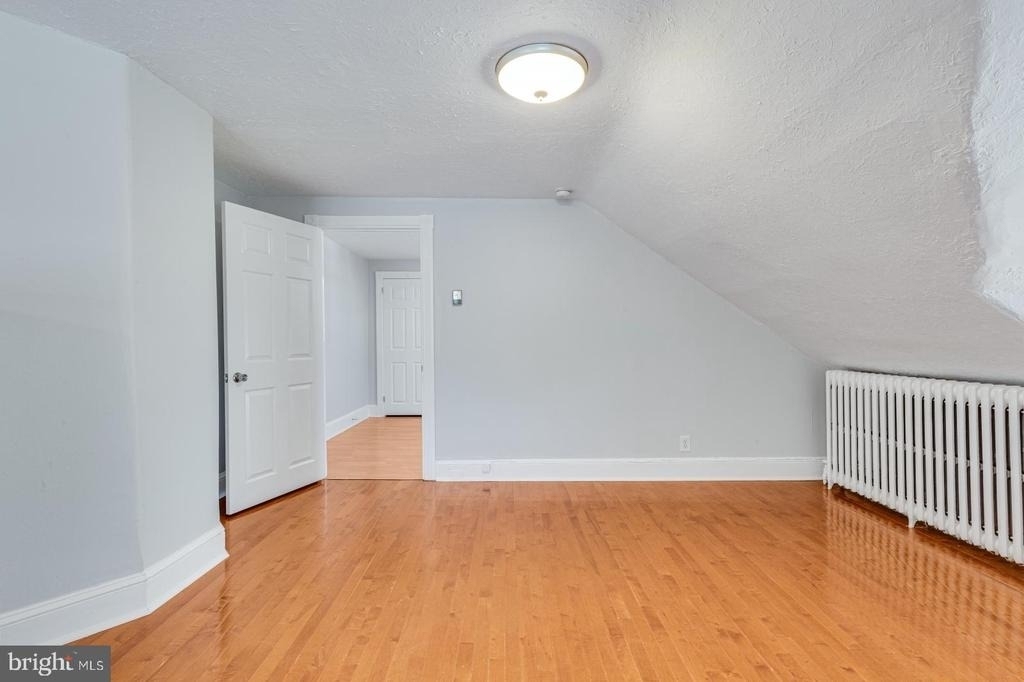 158 Montgomery Avenue - Photo 3