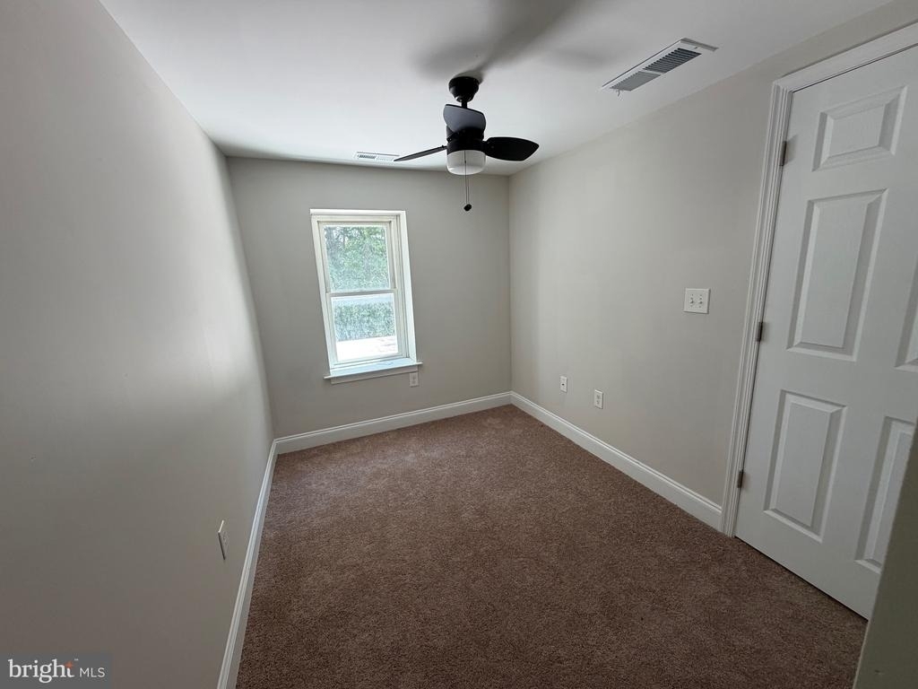 681 Summit Street - Photo 16