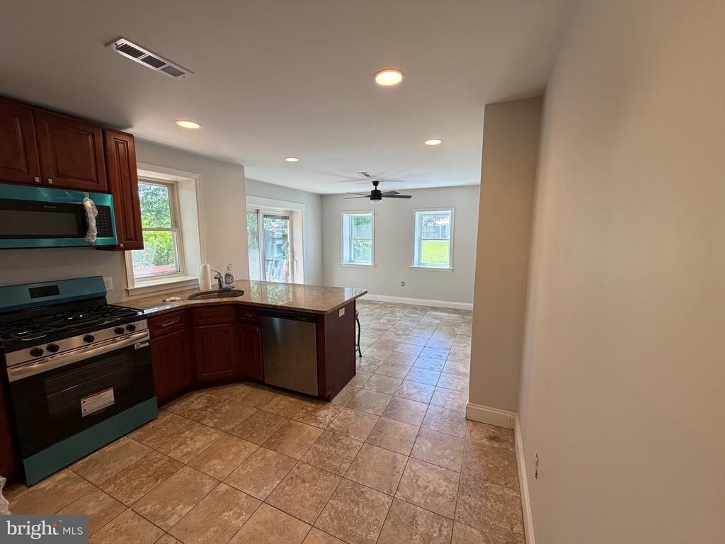 681 Summit Street - Photo 5