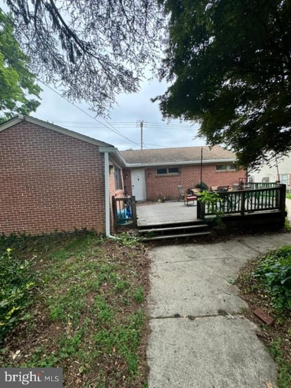 411 S Walnut Street - Photo 0