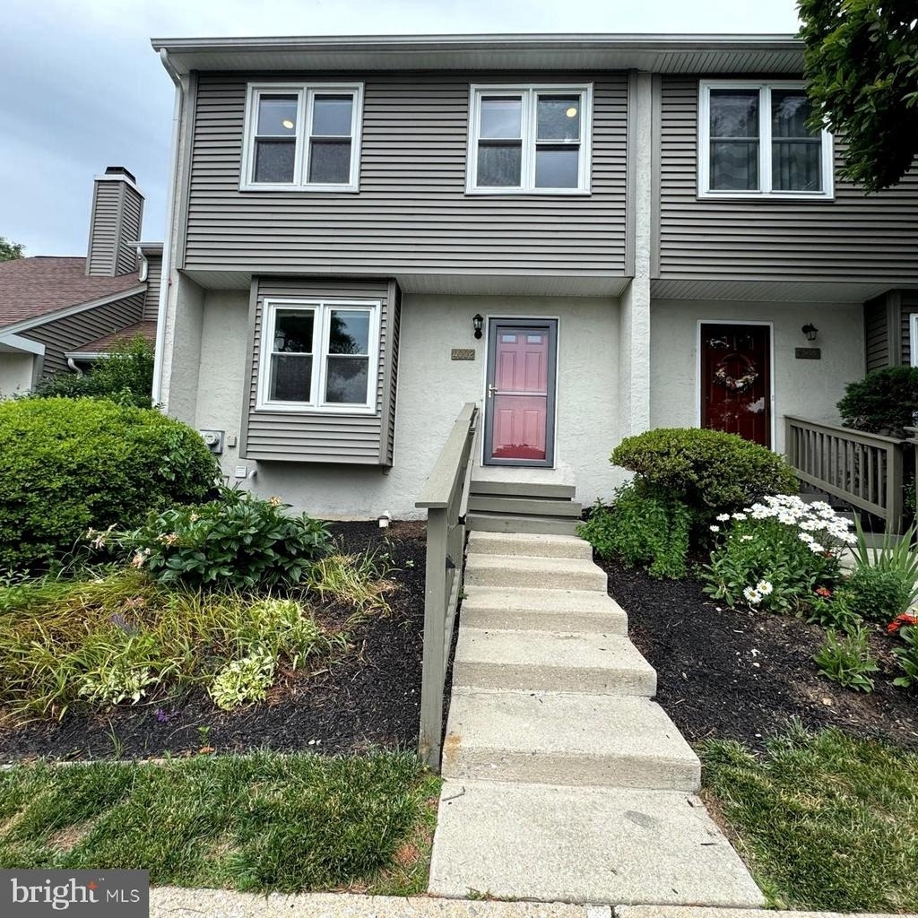 4002 Franklin Court - Photo 1