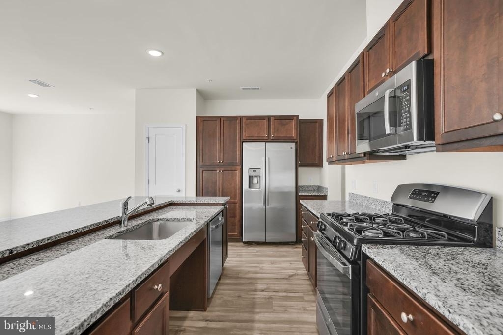 228 Park Ln - Photo 4