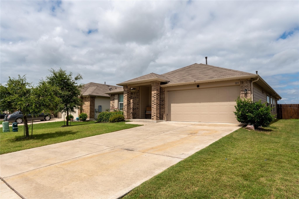 123 Stellamar Dr - Photo 0