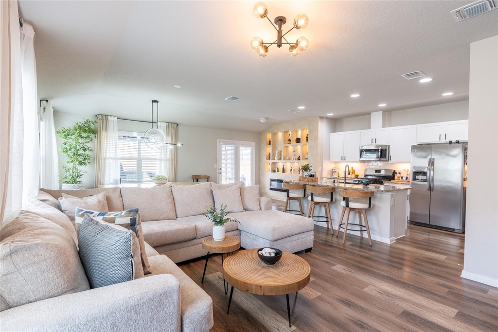 123 Stellamar Dr - Photo 1