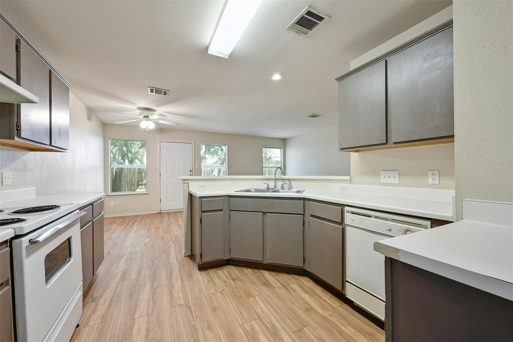 9602 Nightjar Dr - Photo 11