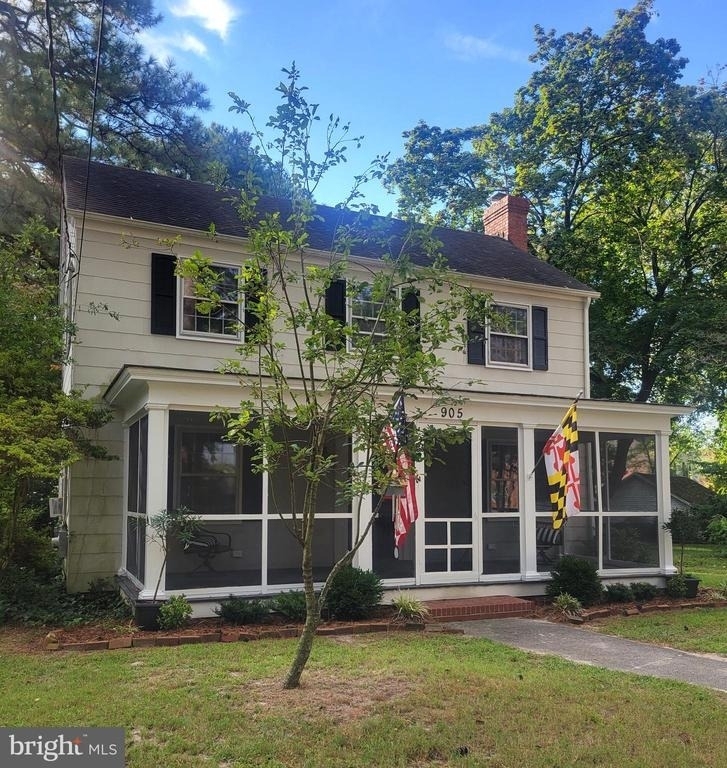 905 Evergreen Avenue - Photo 0