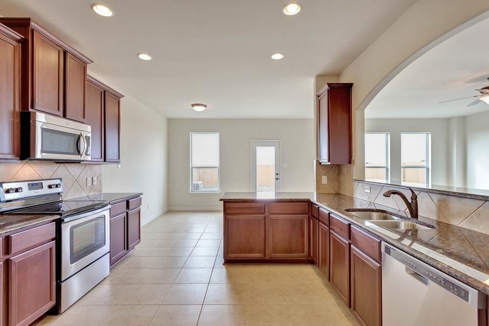 1673 Breanna Ln - Photo 3