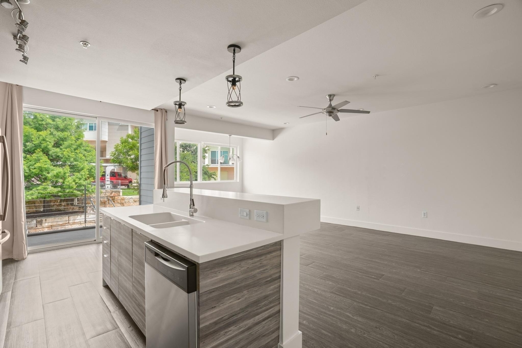 604 N Bluff Dr - Photo 8