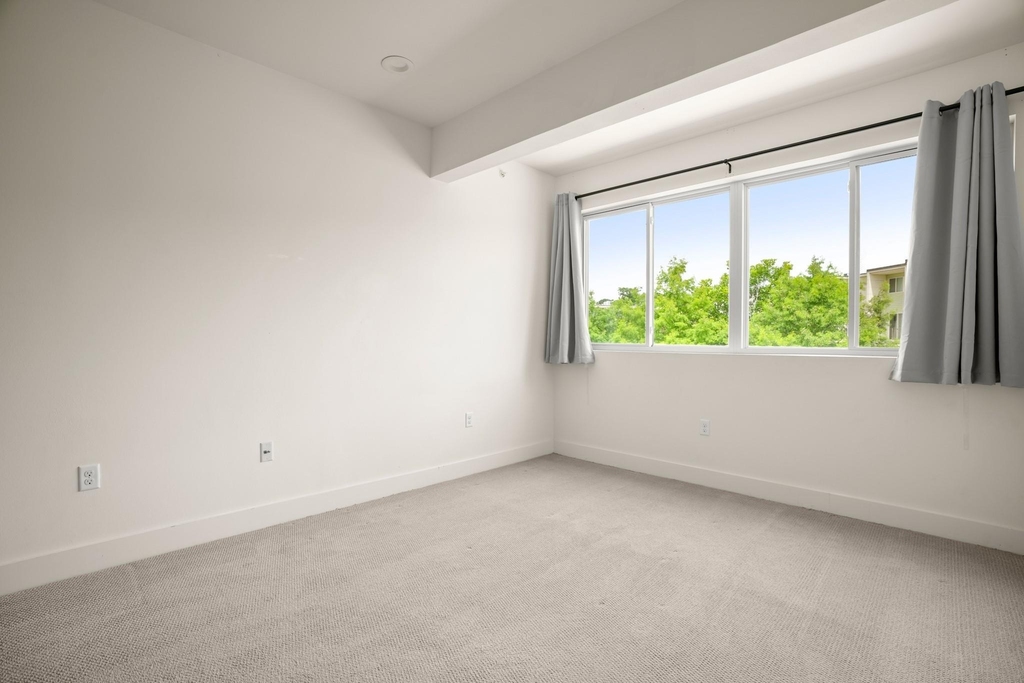 604 N Bluff Dr - Photo 18