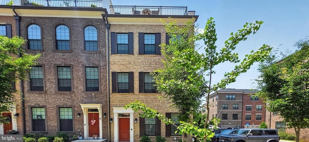 612 Leigh - Photo 1