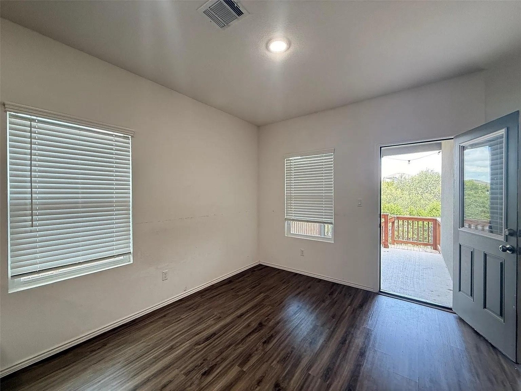 1216 Blackhaw Ln - Photo 2
