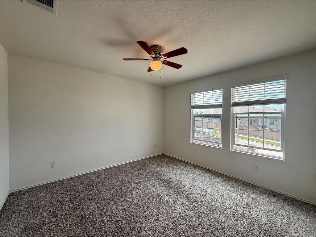 1216 Blackhaw Ln - Photo 7