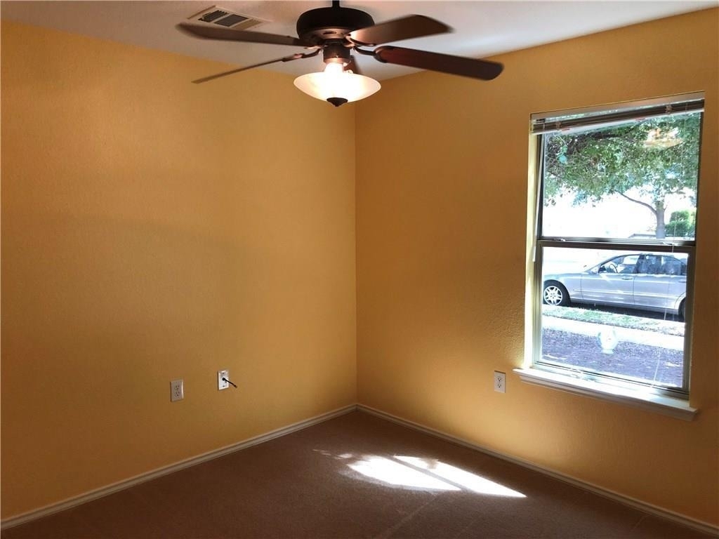 6912 Walkup Ln - Photo 4