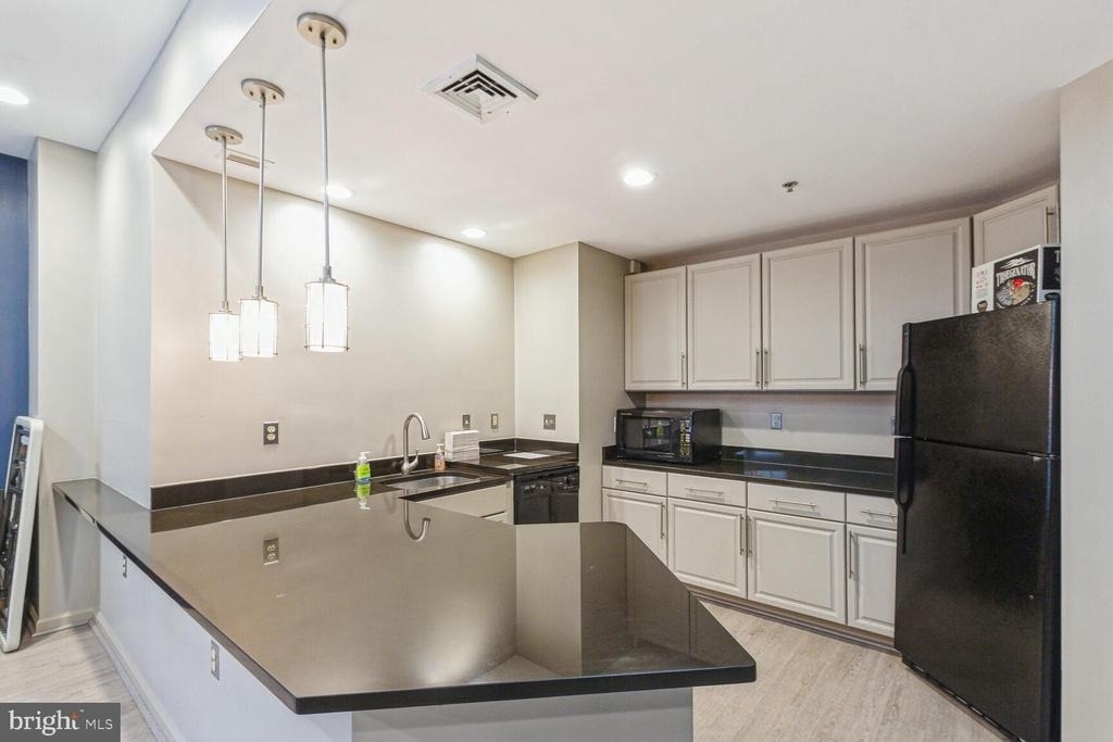 1201 E West Highway - Photo 32