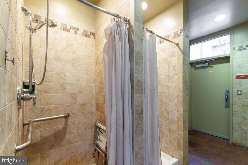 1201 E West Highway - Photo 31