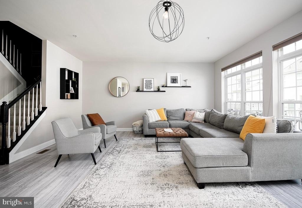 735 Perthshire Place - Photo 11
