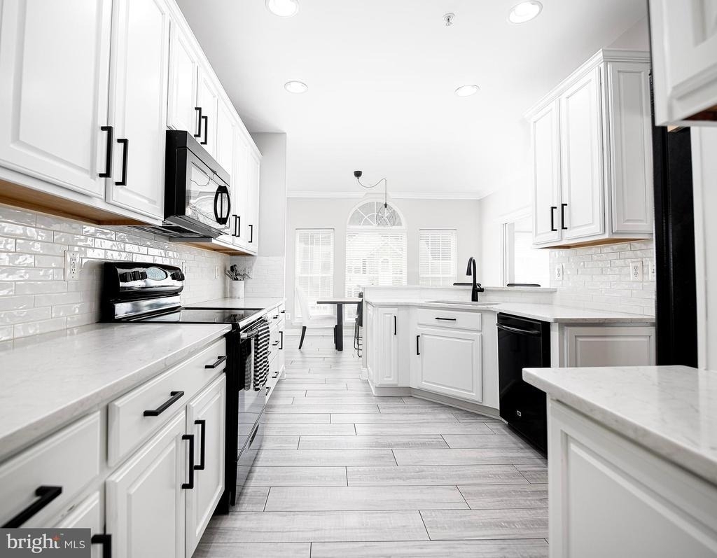 735 Perthshire Place - Photo 16