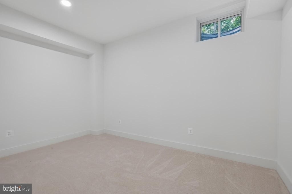 1490 Thurston Road - Photo 38