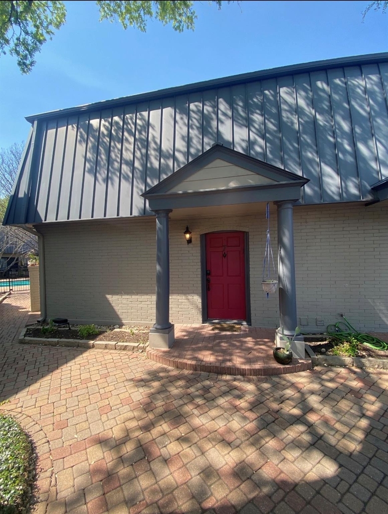 2500 Steck Ave - Photo 0