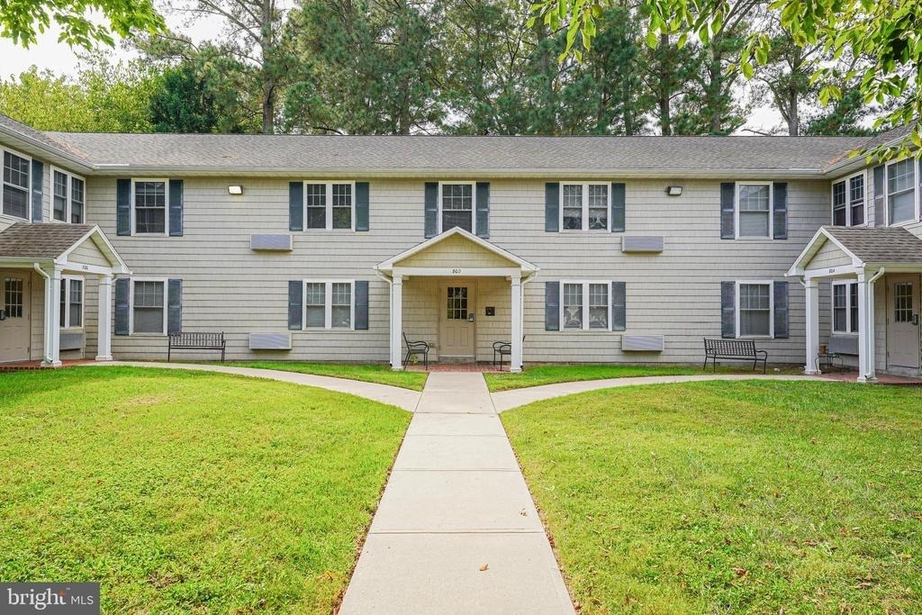 800 Travers Street - Photo 0