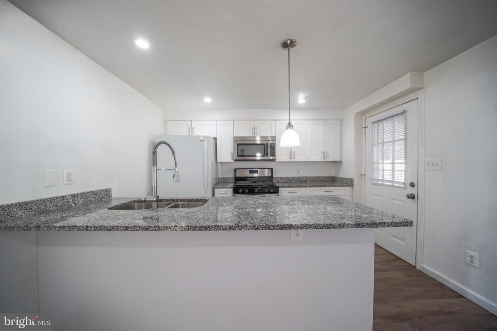 3167 Ryerson - Photo 2