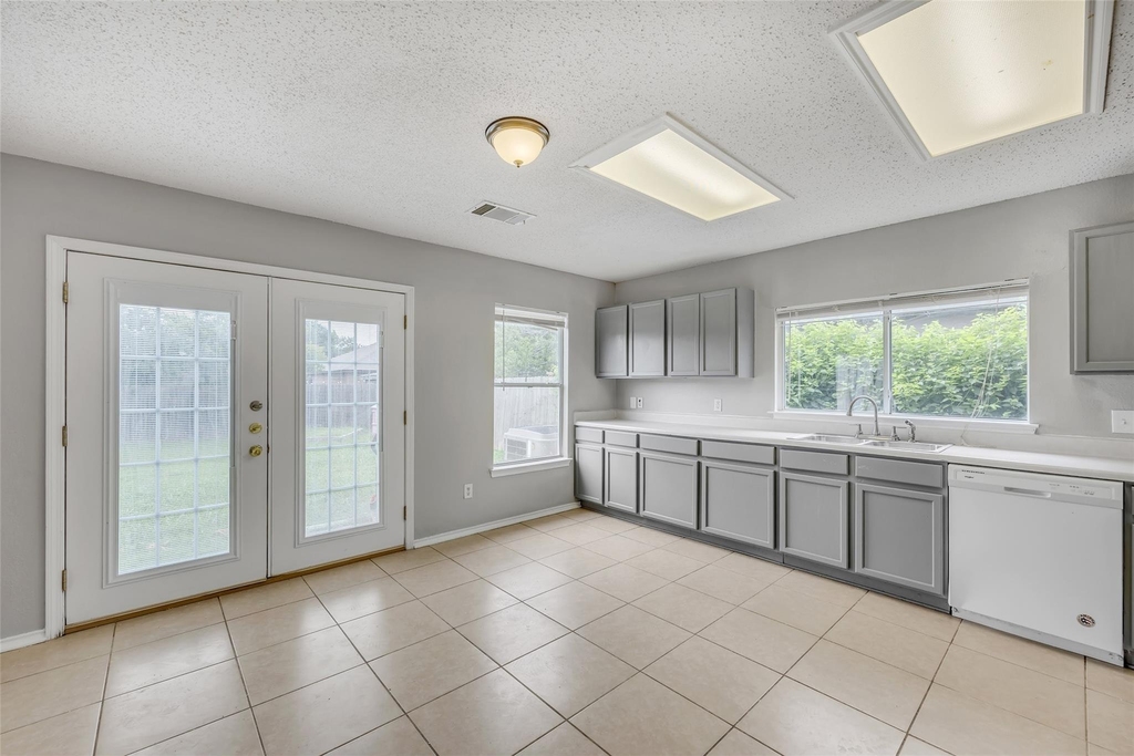 2514 Byfield Dr - Photo 10